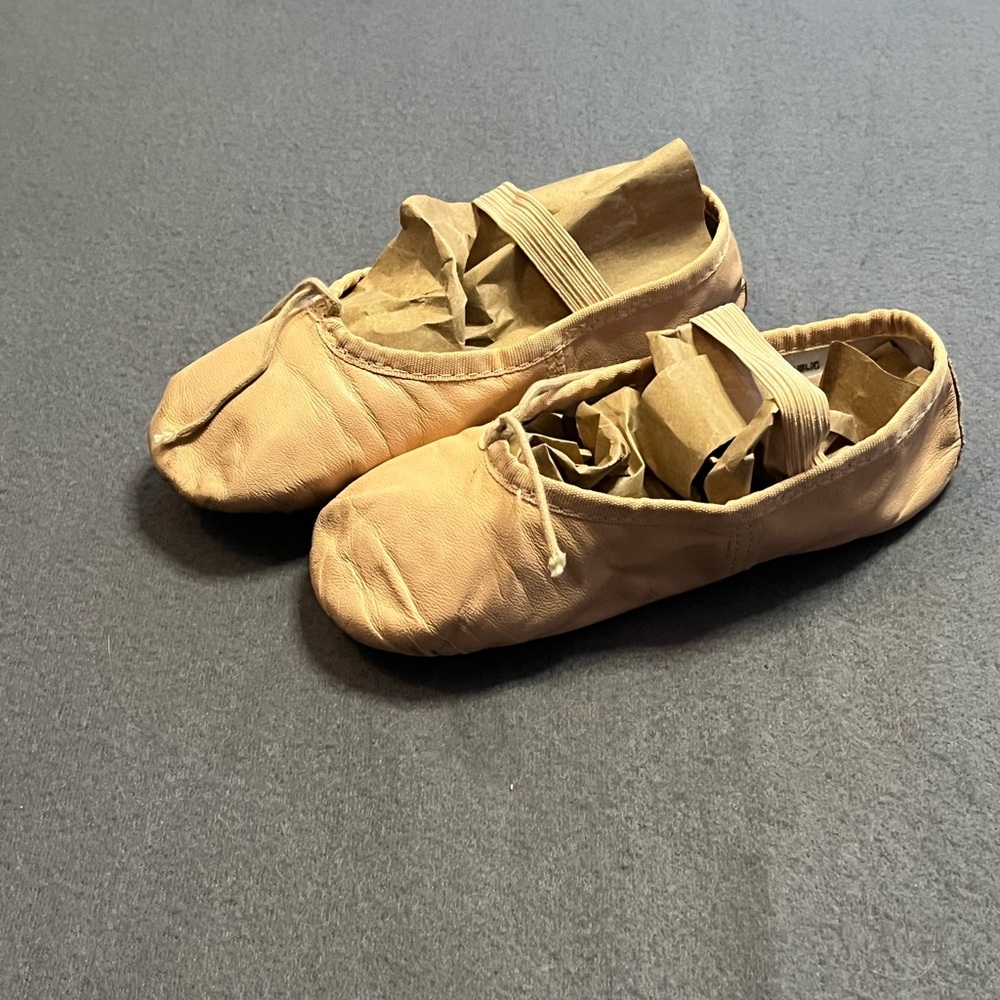 🌟❣️4/$10❣️🌟Theatricals girls ballet shoes beginners Sz 11.5 M
